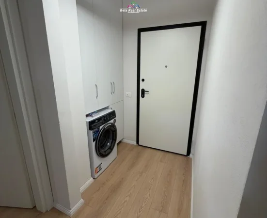 Tirane, jepet me qera apartament 1+1 Kati 3, 70 m² 620 € (Rruga e Dafinave)