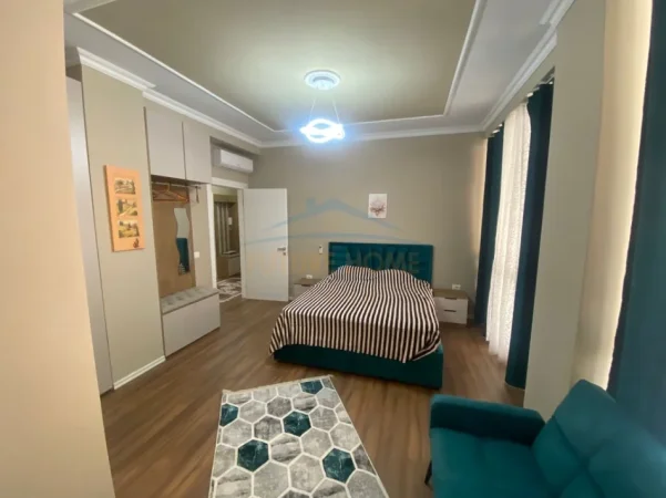 Tirane, jepet me qera apartament 2+1+2 Kati 1, 100 m² 900 € (RRUGA RIZA CEROVA)