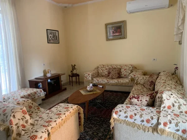 Tirane, jepet me qera apartament 3+1 Kati 2, 150 m² 500 € (Kodra e Priftit)
