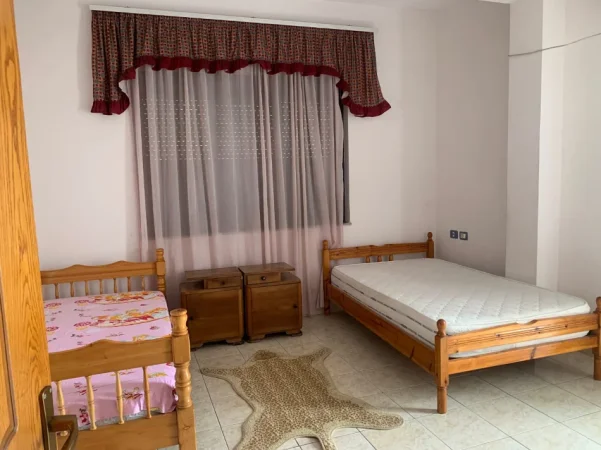 Tirane, jepet me qera apartament 3+1 Kati 2, 150 m² 500 € (Kodra e Priftit)