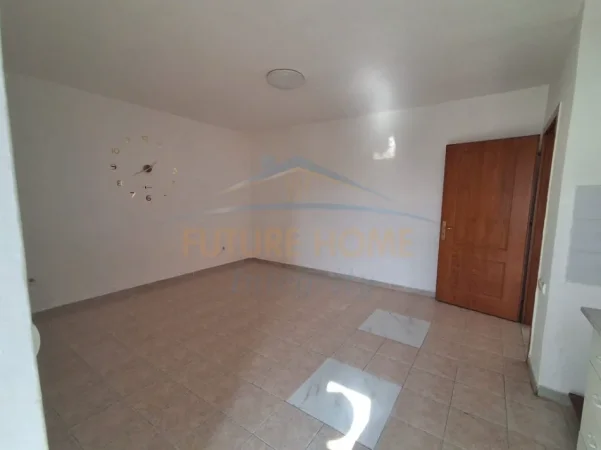 Tirane, jepet me qera apartament 1+1 Kati 3, 60 m² 313 € (ALIDEM , Prane Ish Markates)