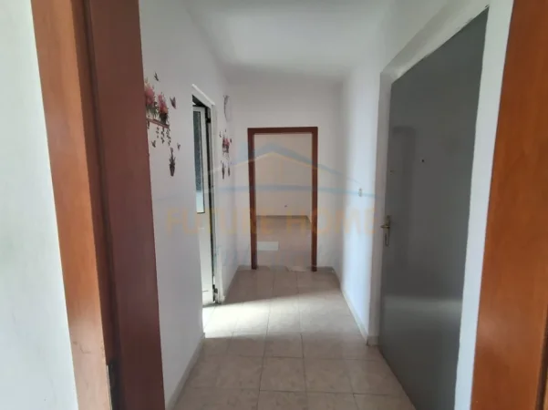 Tirane, jepet me qera apartament 1+1 Kati 3, 60 m² 313 € (ALIDEM , Prane Ish Markates)