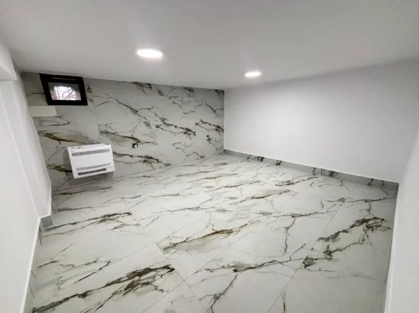 Tirane, jepet me qera dyqan Kati -1, 65 m² 570 € (Rruga Ndre mjeda)