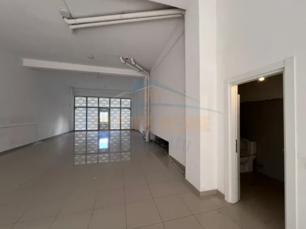 Tirane, jepet me qera ambjent biznesi Kati 0, 130 m² 2.500 € (Komuna e Parisit)