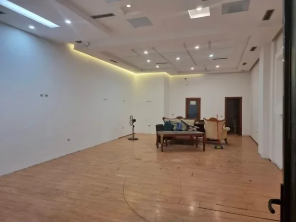 Tirane, jepet me qera Kati 0, 80 m² 45.000 € (kthesa kamzes)