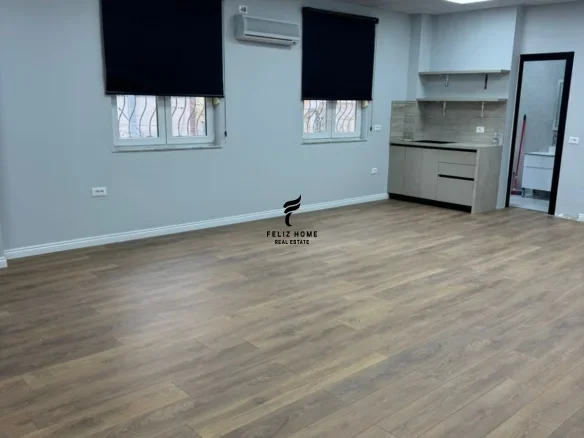 Tirane, jepet me qera zyre Kati 1, 89 m² 950 € (QENDER)