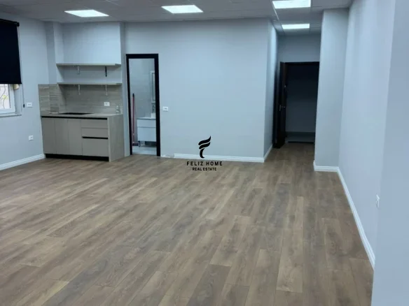Tirane, jepet me qera zyre Kati 1, 89 m² 950 € (QENDER)