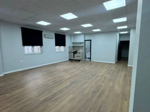 Tirane, jepet me qera zyre Kati 1, 89 m² 950 € (QENDER)