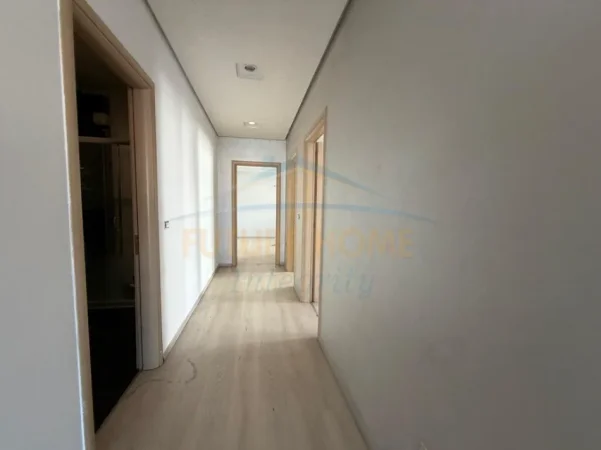 Tirane, jepet me qera apartament 3+1+Aneks+Ballkon Kati 5, 142 m² 730 € (UNAZA E RE)
