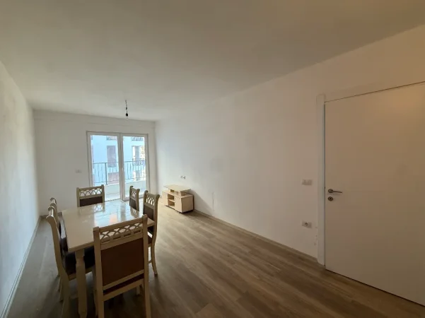 Tirane, jepet me qera apartament 1+1+Ballkon Kati 3, 60 m² 350 € 