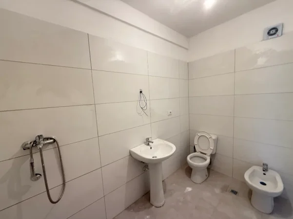 Tirane, jepet me qera apartament 1+1+Ballkon Kati 3, 60 m² 350 € 