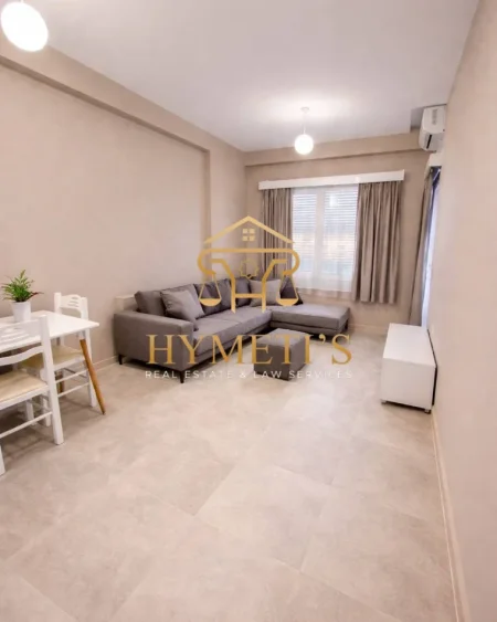 Tirane, jepet me qera apartament 1+1 , 60 m² 600 € (perballe Birra Tirana)