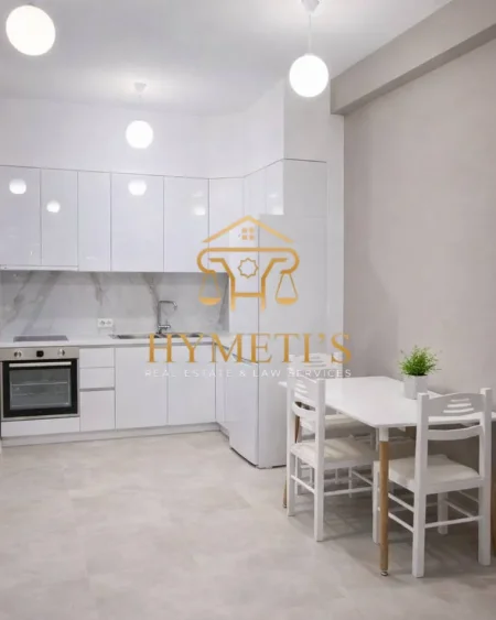 Tirane, jepet me qera apartament 1+1 , 60 m² 600 € (perballe Birra Tirana)