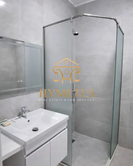 Tirane, jepet me qera apartament 1+1 , 60 m² 600 € (perballe Birra Tirana)