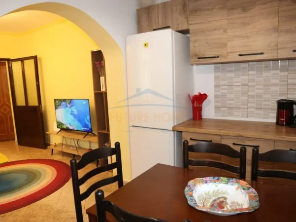 Tirane, Qera ,3 Studio+2 Poste Parkimi, Kati 0, 55 m² 1.650 € (Laprake)