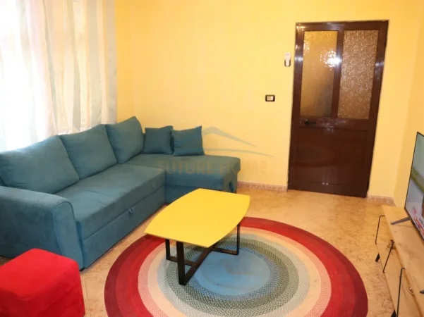 Tirane, Qera ,3 Studio+2 Poste Parkimi, Kati 0, 55 m² 1.650 € (Laprake)