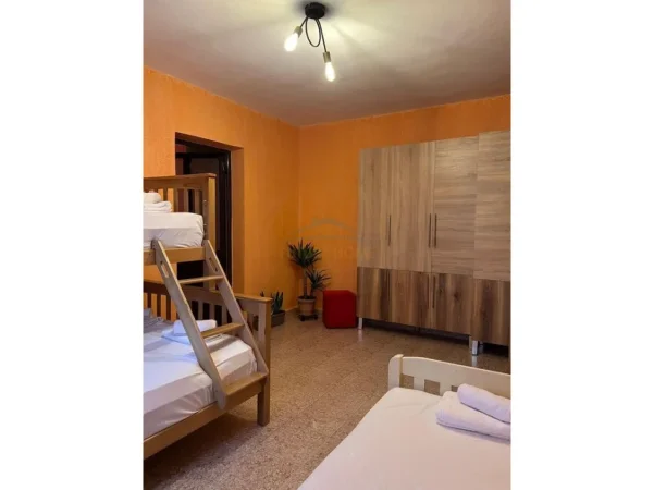 Tirane, Qera ,3 Studio+2 Poste Parkimi, Kati 0, 55 m² 1.650 € (Laprake)