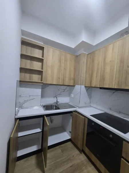 Tirane, jepet me qera apartament 1+1 Kati 2, 75 m² 450 € (Rruga Teodor Keko)