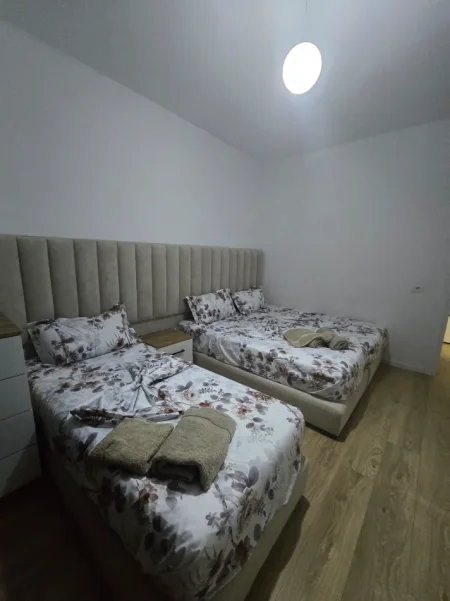 Tirane, jepet me qera apartament 1+1 Kati 2, 75 m² 450 € (Rruga Teodor Keko)