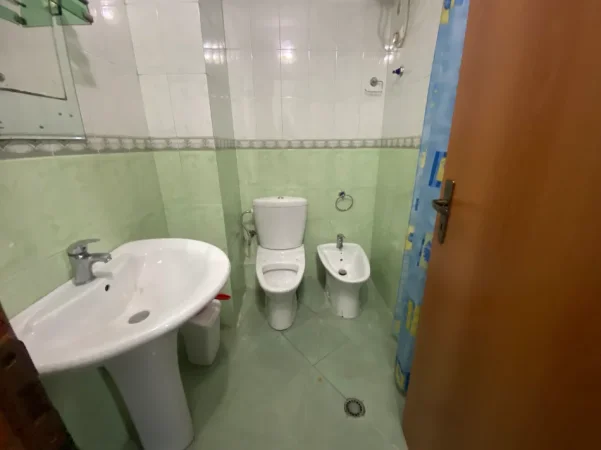 Tirane, jepet me qera apartament 1+1+Ballkon Kati 4, 52 m² 400 € (Rruga Frosina Plaku)