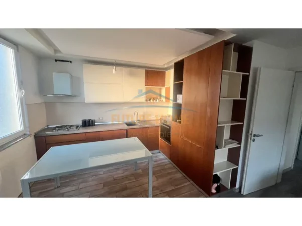 Tirane, jepet me qera apartament 2+1 Kati 2, 102 m² 550 € (Unaza e Re.)