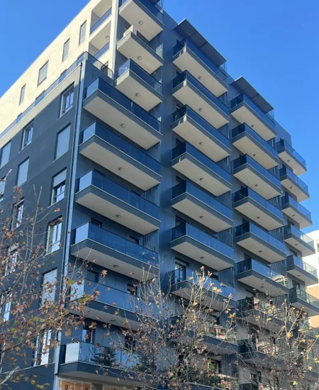 Tirane, shitet apartament 2+1+Ballkon Kati 9, 93 m² 175.000 € (Rruga Egnatia)