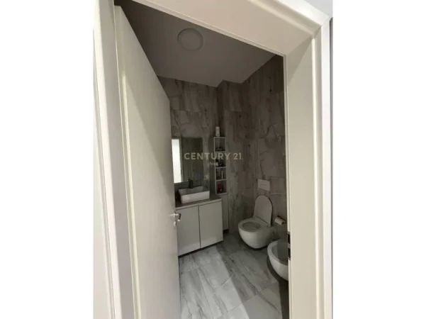 Tirane, jepet me qera apartament 2+1+Ballkon Kati 4, 105 m² 750 € (Rr.Jordan Misja)