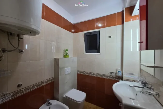 Tirane, jepet me qera apartament 4+1 Kati 3, 120 m² 1.500 € (Rruga Mine Peza)