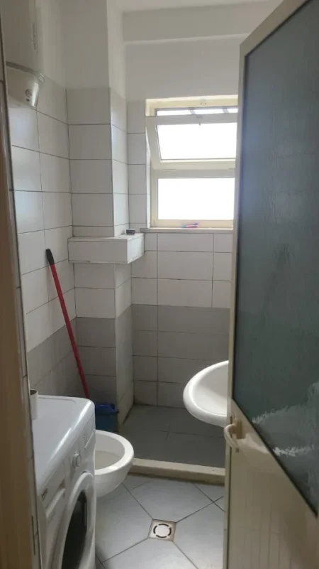Tirane, jepet me qera garsonier Kati 3, 25 m² 200 € (Rruga Kristaq capo)