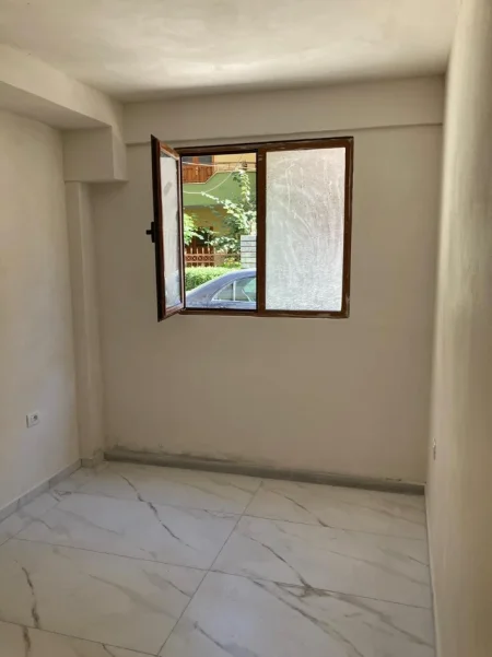 Korce, shitet apartament 1+1 Kati 0, 30.000 €