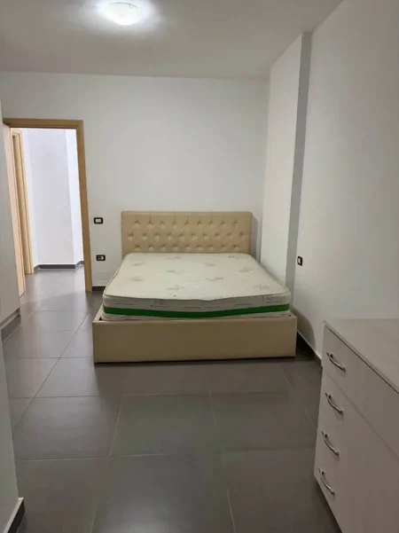 Tirane, jepet me qera apartament 2+1+Ballkon Kati 6, 84 m² 550 € (yzberisht)