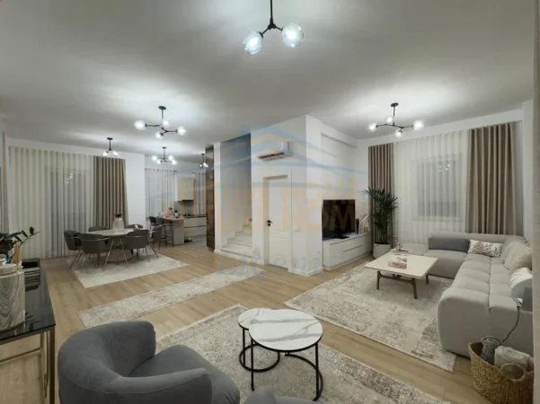 Tirane, jepet me qera Vile 3 Katshe , 235 m² 2.500 € (Mjull Bathore)