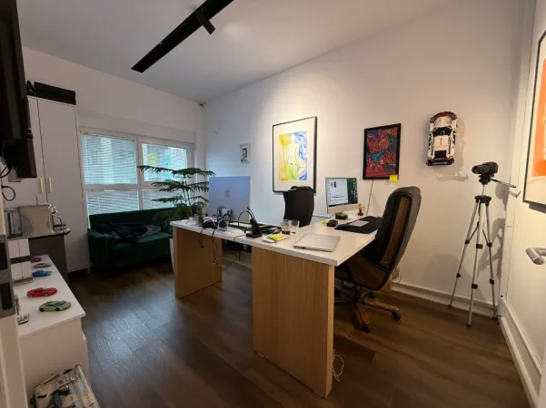 Tirane, shitet ambjent biznesi Kati 1plus 3 poste parkimi, 240 m² 460.000 € (Rruga Mihal Grameno , Kompleksi Mangalem)