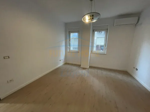 Tirane, jepet me qera apartament 1+1 Kati 2, 65 m² 670 € (Liqeni I Thatë)