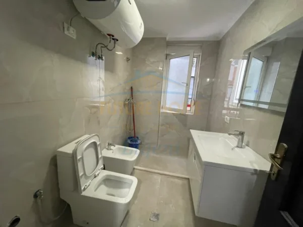 Tirane, jepet me qera apartament 1+1 Kati 2, 65 m² 670 € (Liqeni I Thatë)