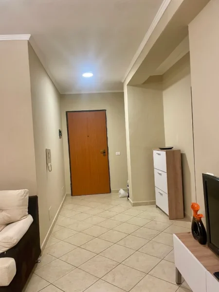 Tirane, jepet me qera apartament 1+1+Ballkon Kati 4, 77 m² 400 € (ASTIR)