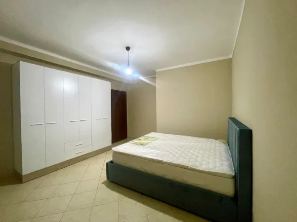 Tirane, jepet me qera apartament 1+1+Ballkon Kati 4, 77 m² 400 € (ASTIR)