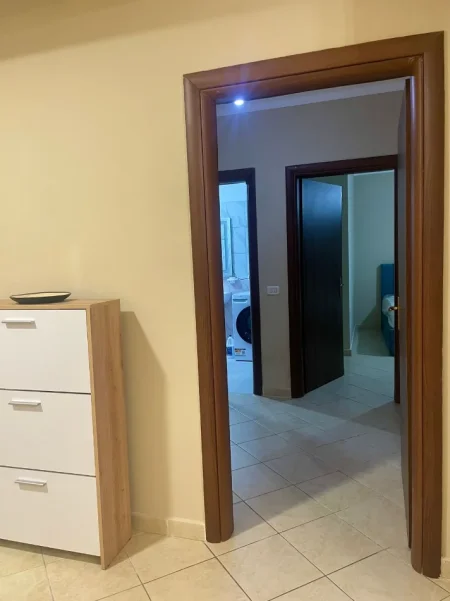Tirane, jepet me qera apartament 1+1+Ballkon Kati 4, 77 m² 400 € (ASTIR)