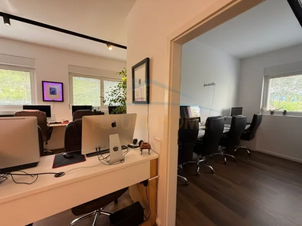 Tirane, shitet ambjent biznesi Kati 0, 257 m² 465.000 € (Kompleksi Mangalem)