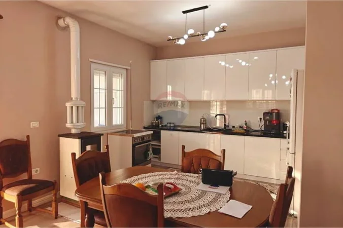 Tirane, shitet apartament , 246 m² 232.001 € 