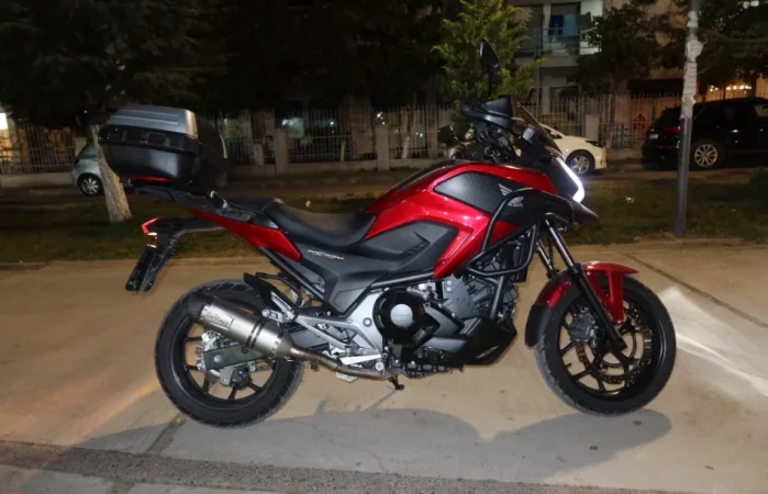 Tirane, shes motor HONDA NC750X DCT (Automat) , e kuqe 45.000 km 6.500 €