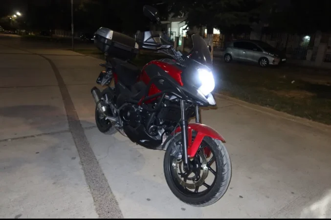 Tirane, shes motor HONDA NC750X DCT (Automat) , e kuqe 45.000 km 6.500 €