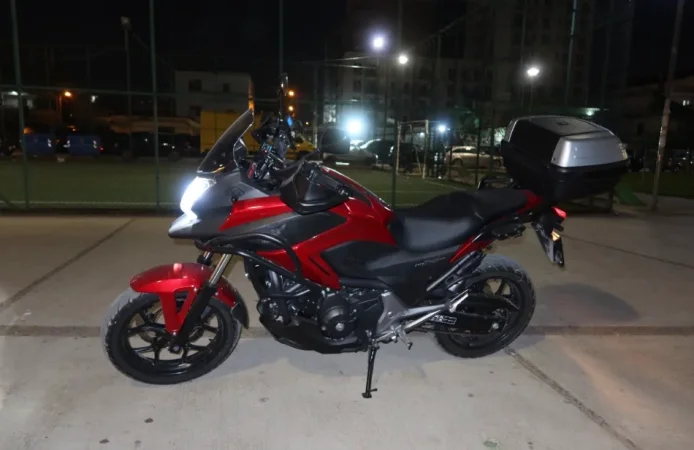 Tirane, shes motor HONDA NC750X DCT (Automat) , e kuqe 45.000 km 6.500 €