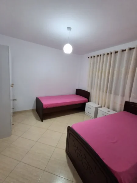 Tirane, jepet me qera apartament 2+1+Ballkon Kati 4, 90 m² 45.000 € (kthesa e kamzes)