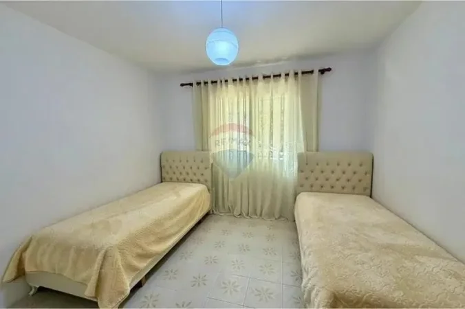 Tirane, jepet me qera apartament 2+1 Kati 1, 450 € 