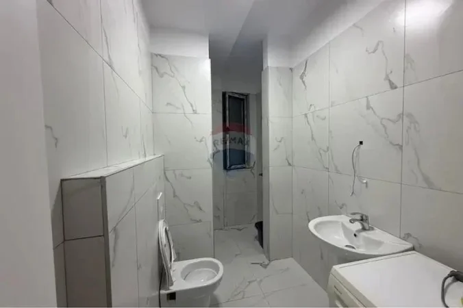 Tirane, jepet me qera apartament 1+1 , 75 m² 550 € 