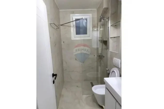 Tirane, jepet me qera apartament 2+1 Kati 5, 69 m² 800 € (Rruga Frederik Shiroka)