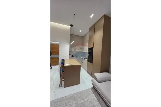 Tirane, jepet me qera apartament 1+1 , 1.100 € (Rruga e Durresit)