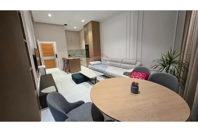 Tirane, jepet me qera apartament 1+1 , 1.100 € (Rruga e Durresit)