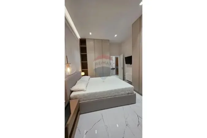 Tirane, jepet me qera apartament 1+1 , 1.100 € (Rruga e Durresit)